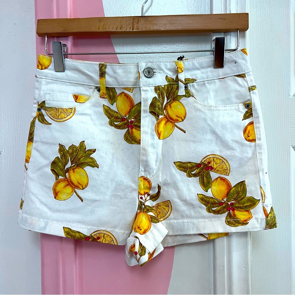 Lemon Shorts